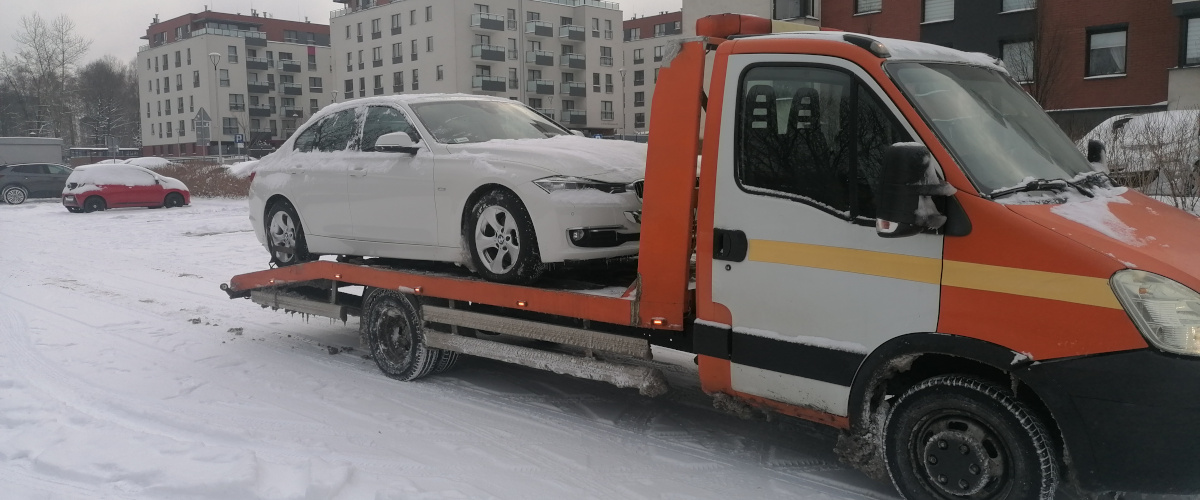 Kiedy wezwać pomoc drogową – 5 kluczowych sytuacji na drodze